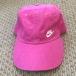 hot pink nike baseball hat